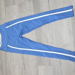 NWOT Beyond Yoga Kids Blue Leggings with White Accents- Size Medium